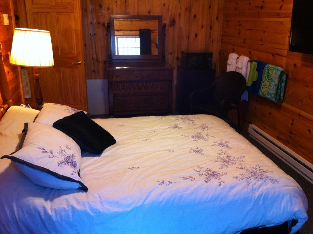 Lake Lauzon Resort Blind River Room photo